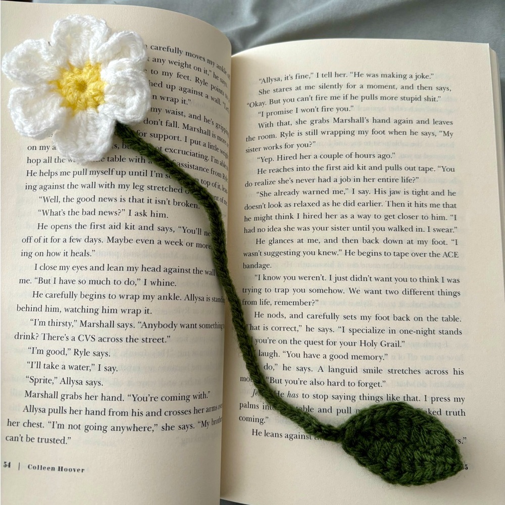 Crochet flower keychain 🌸